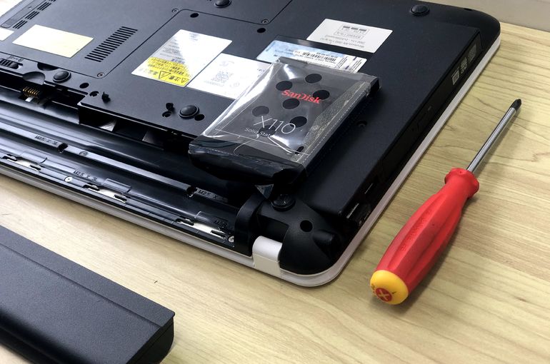 NEC PC-LS150のハードディスク交換